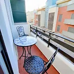 Casa Oliveira - Sunny 2-bed Retreat Steps From The * Armação de Pêra