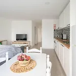 Casa Oliveira - Sunny 2-bed Retreat Steps From The Armação de Pêra