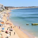 Apartamento Casa Oliveira - Sunny 2-bed Retreat Steps From The *