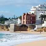 Apartamento Casa Oliveira - Sunny 2-bed Retreat Steps From The