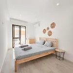 Casa Oliveira - Sunny 2-bed Retreat Steps From The Apartamento Armação de Pêra