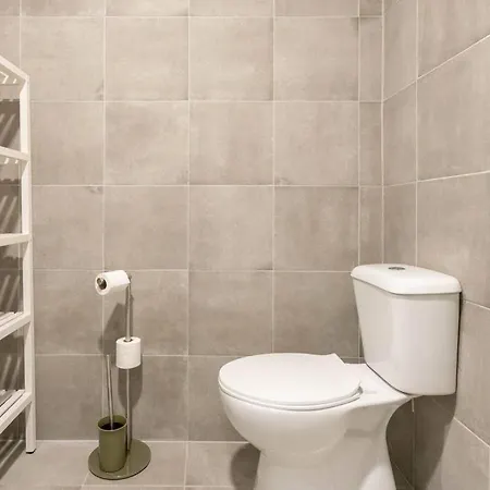 Casa Oliveira - Sunny 2-bed Retreat Steps From The Apartman *