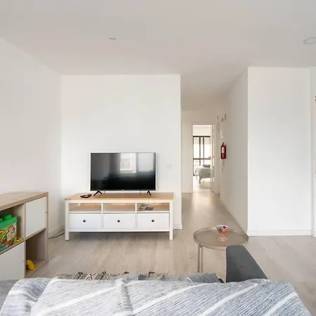 Casa Oliveira - Sunny 2-bed Retreat Steps From The Appartement *