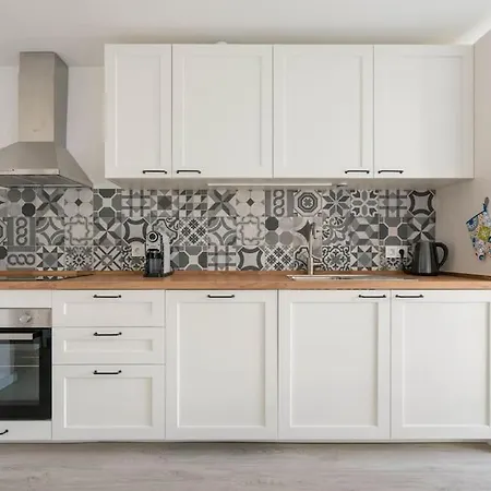 Apartman Casa Oliveira - Sunny 2-bed Retreat Steps From The
