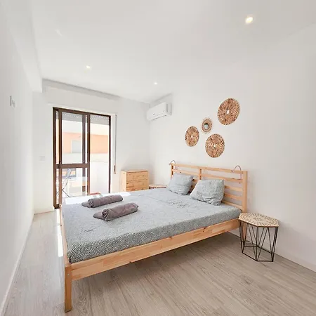 Casa Oliveira - Sunny 2-bed Retreat Steps From The Apartman Armação de Pêra