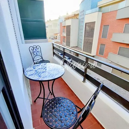 Casa Oliveira - Sunny 2-bed Retreat Steps From The * Armação de Pêra