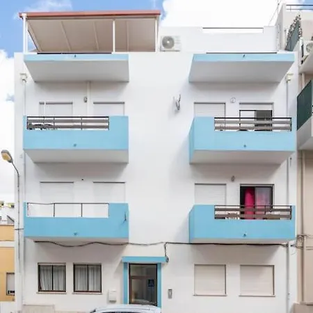 Casa Oliveira - Sunny 2-bed Retreat Steps From The Apartament Armação de Pêra