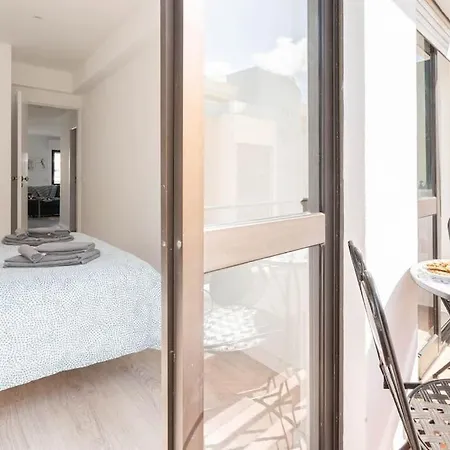 Daire Casa Oliveira - Sunny 2-bed Retreat Steps From The