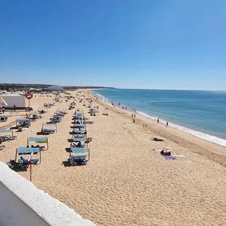 Casa Oliveira - Sunny 2-bed Retreat Steps From The * Armacao de Pera