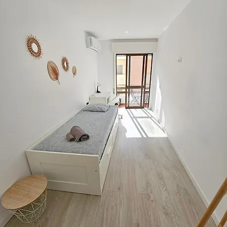 Casa Oliveira - Sunny 2-bed Retreat Steps From The * Armação de Pêra