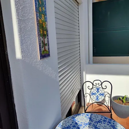 Casa Oliveira - Sunny 2-bed Retreat Steps From The