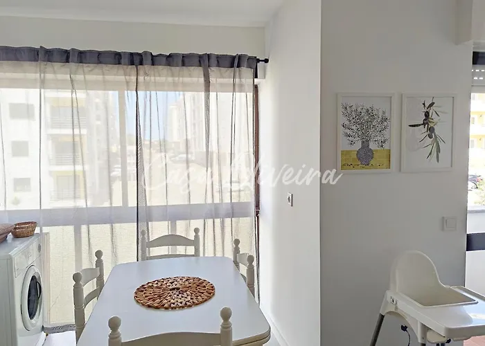 Casa Oliveira - Sunny 2-bed Retreat Steps From The