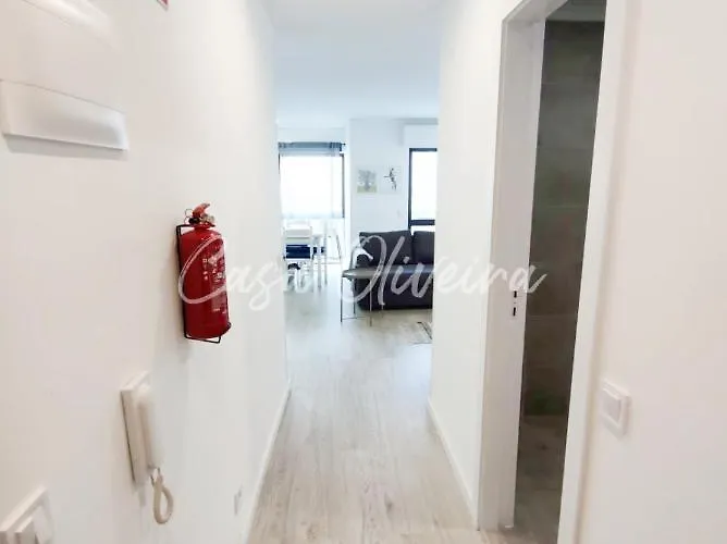 Casa Oliveira - Sunny 2-bed Retreat Steps From The Appartement *