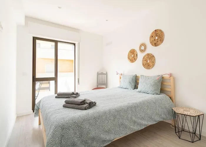 Casa Oliveira - Sunny 2-bed Retreat Steps From The *