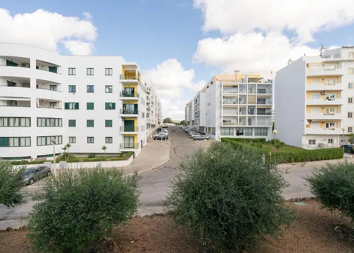 Апартаменты Casa Oliveira - Sunny 2-bed Retreat Steps From The Армасан-де-Пера