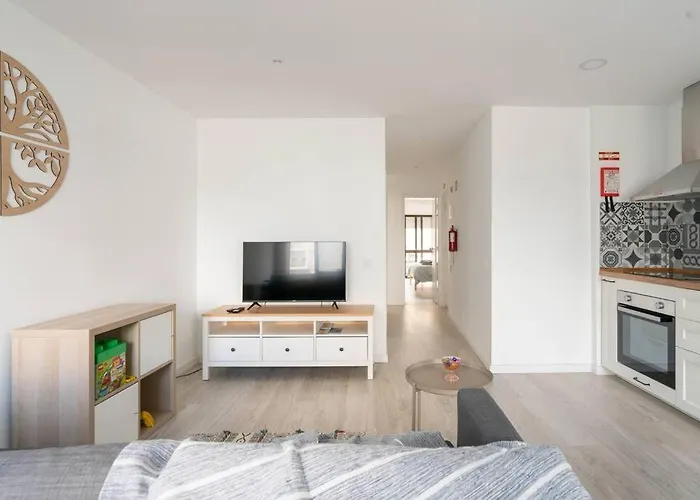 Casa Oliveira - Sunny 2-bed Retreat Steps From The Апартаменты *