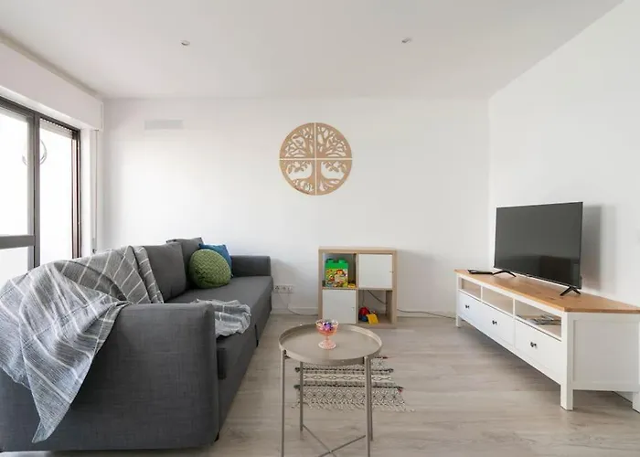 Casa Oliveira - Sunny 2-bed Retreat Steps From The Appartement