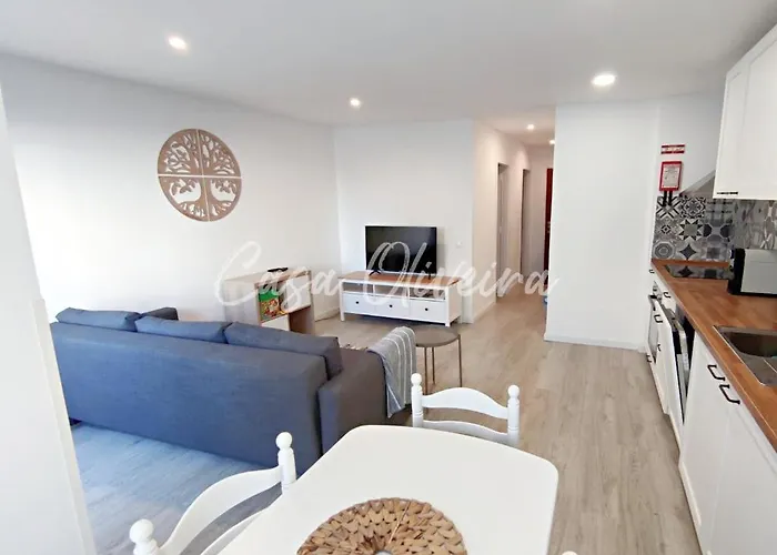 Апартаменты Casa Oliveira - Sunny 2-bed Retreat Steps From The