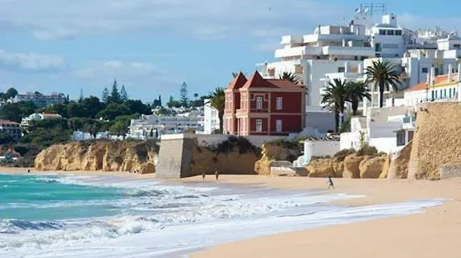 Апартаменты Casa Oliveira - Sunny 2-bed Retreat Steps From The