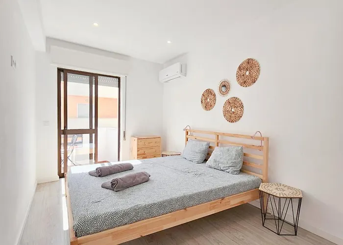 Casa Oliveira - Sunny 2-bed Retreat Steps From The Апартаменты Армасан-де-Пера