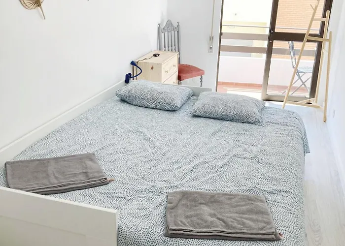 Casa Oliveira - Sunny 2-bed Retreat Steps From The *