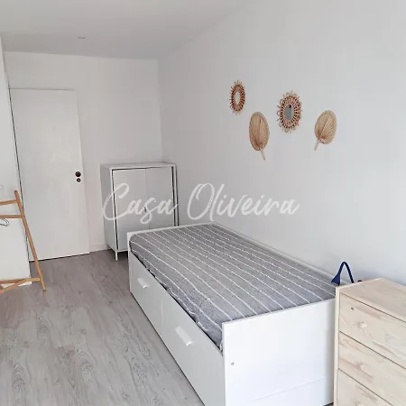 Casa Oliveira - Sunny 2-bed Retreat Steps From The 아파트 Armação de Pêra