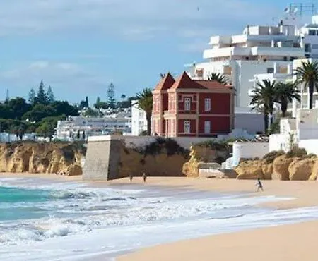 Apartment Casa Oliveira - Sunny 2-bed Retreat Steps From The